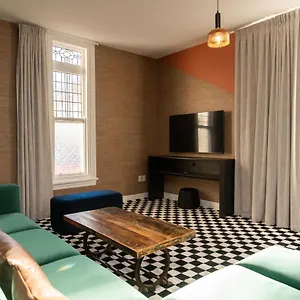  Auberge de jeunesse Haka House
